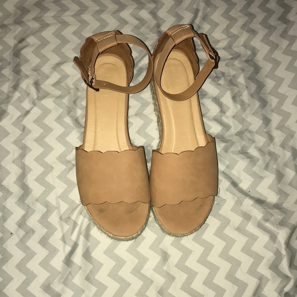 Platform sandals - Picture 2 of 2